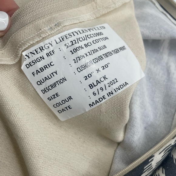 Never used! black and white Tiger Print Pillow Cover - Picture 10 of 10